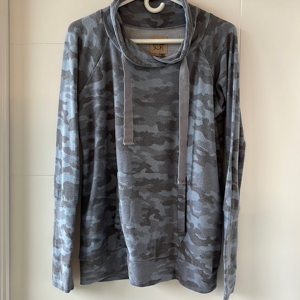 Chaser brand camo sweater